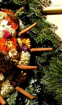 [Williamsburg+Wreath+13+detail.jpg]