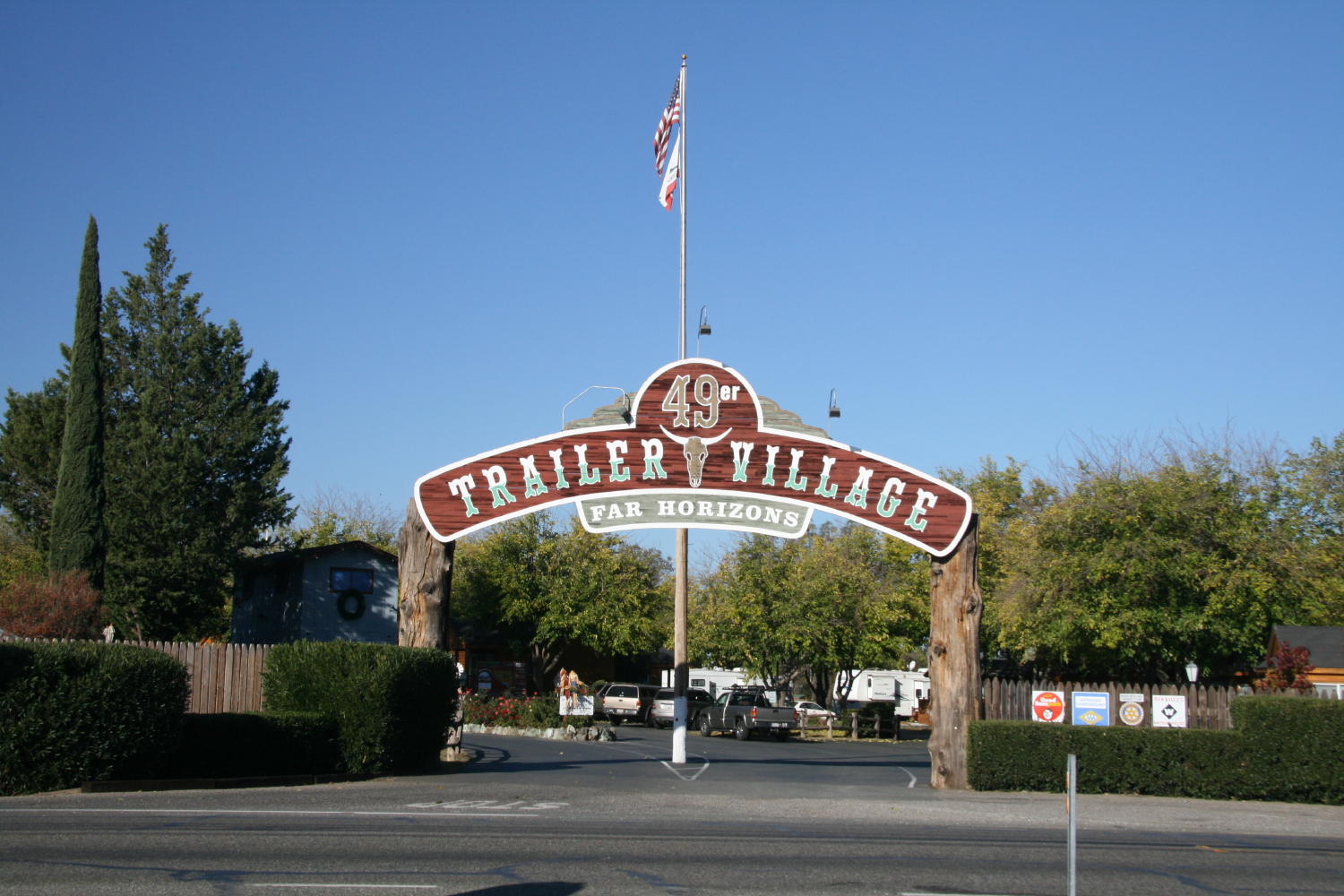 Have 5er will travel 11. RV Park in Plymouth, Ca., with the Gleisners