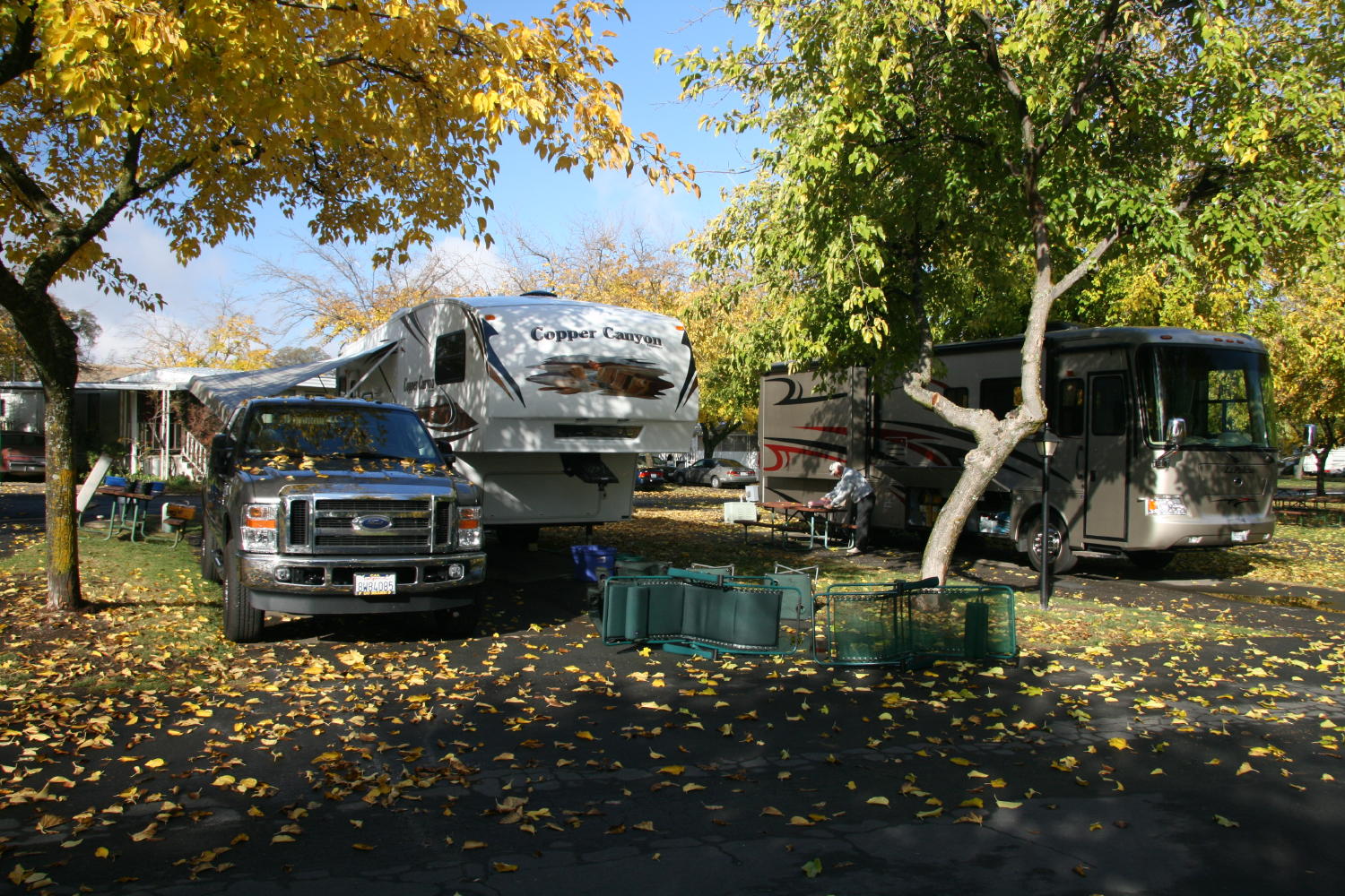 Have 5er will travel 11. RV Park in Plymouth, Ca., with the Gleisners