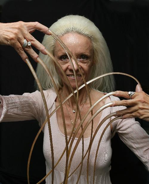 Aguh A lot of people grow their fingernails and its beautiful Aguh A lot of people grow their fingernails and its beautiful