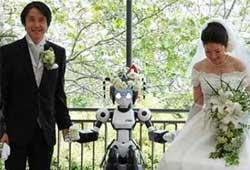 Robô conduz cerimônia de casamento no Japão