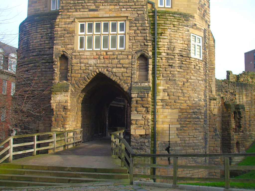 [09-12-01+Castle+(3)r.jpg]