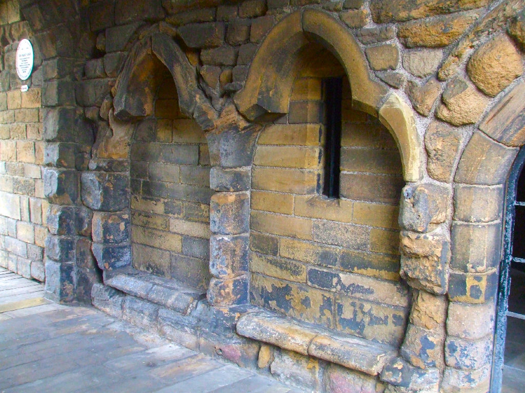 [09-12-01+Castle+(4)r.jpg]