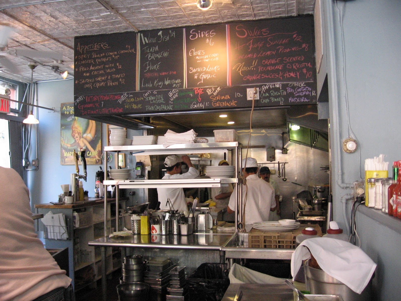 C r o s s r o a d s Mary's Fish Camp