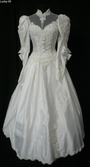 I am so in love with a long sleeved wedding dress I don 39t mean the poofy