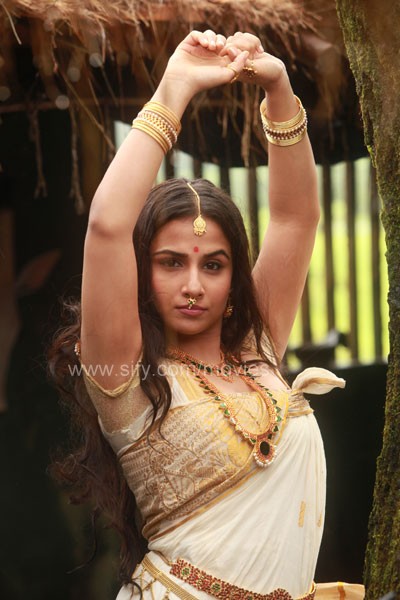 Vidya Balan Hot in Malayalam Movie Urumi