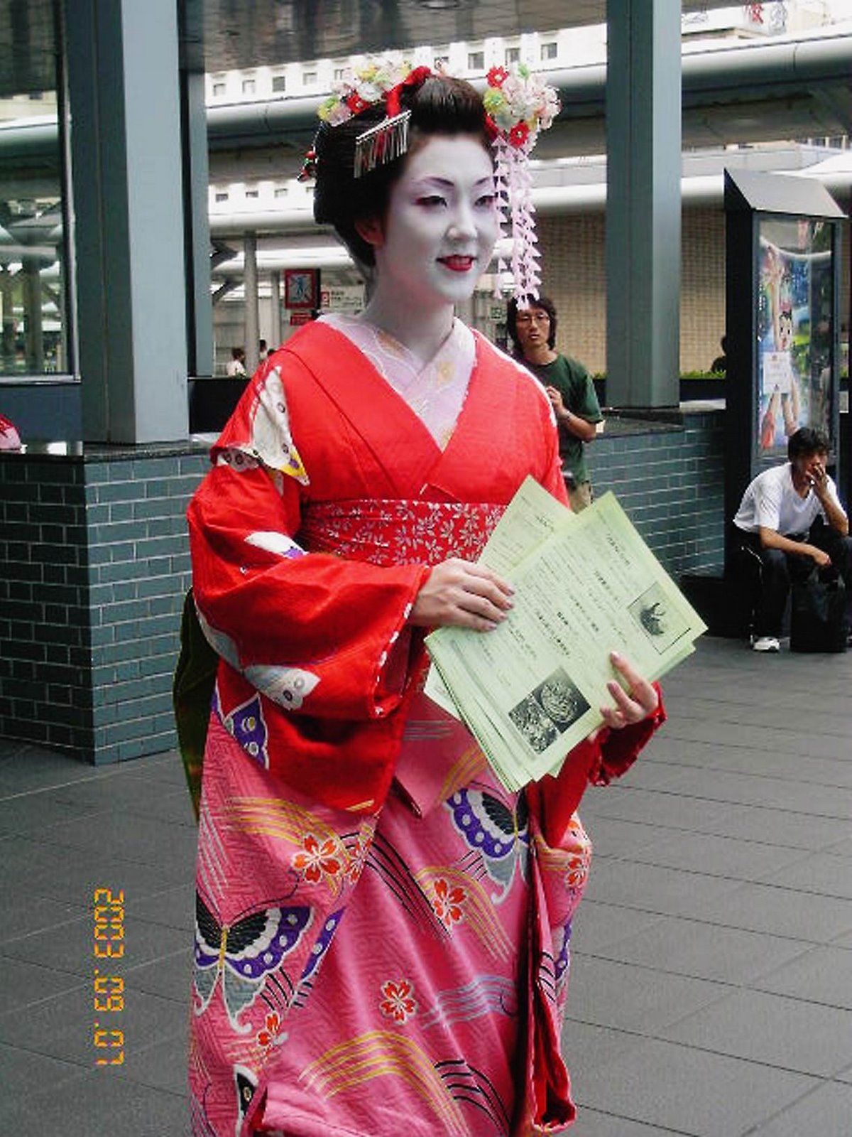 [Kyoto+sta.+geisha.jpg]