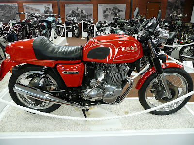 Triumph_Legend_741cc_1975.jpg