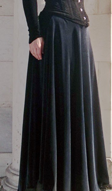 Darker Fashions: Romantic Goth: 'Dahlia' Skirt at Rose Mortem