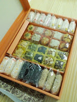韓国旅行のお土産、会社にはお菓子の詰め合わせの巻。