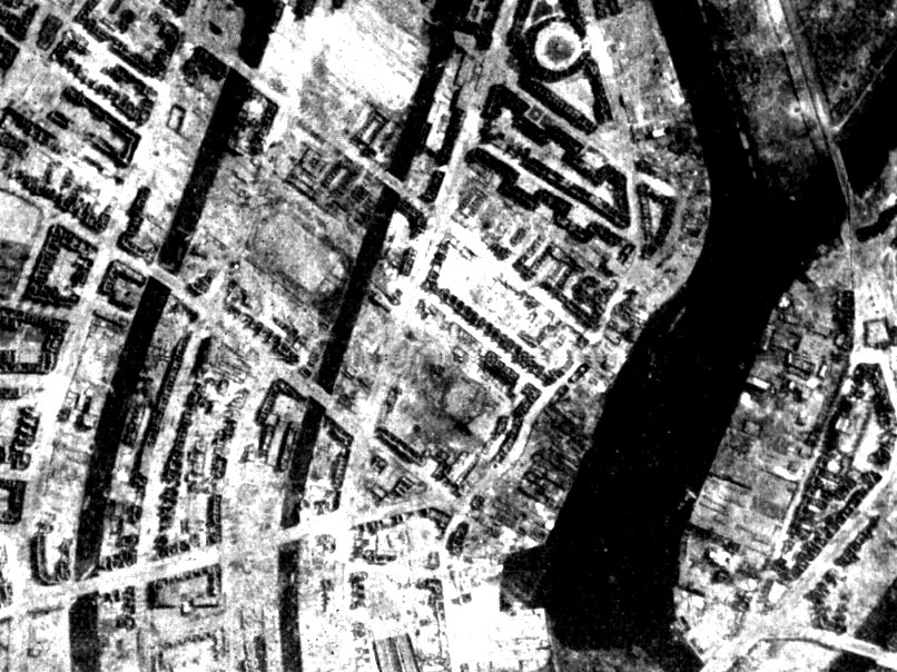 [Hamburg+after+July+43+attack.JPG]