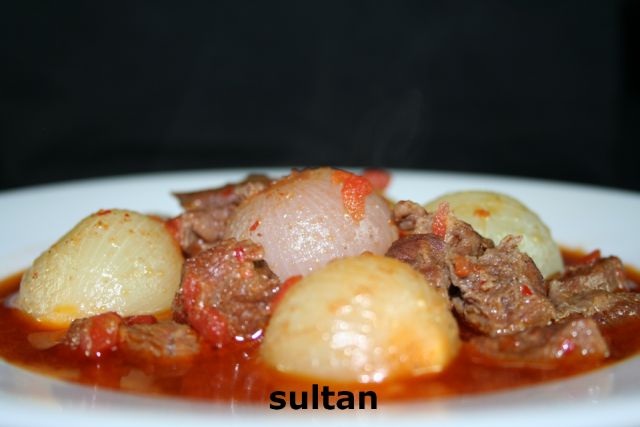 dana etli soğan yahnisi SULTAN YEMEK TARİFLERİ