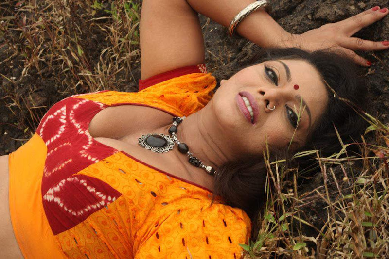 Hot Tamil Actress Swati Verma hot Photos Gallery stills.