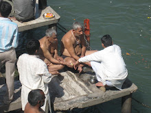 Puja amb les cendres d'un familiar