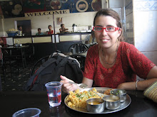 Alba menjant thali