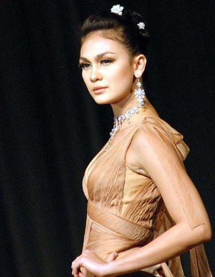 House Horny: Luna Maya Video Porn Actress Indonesian