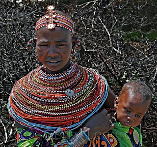 228860-Costume-People-East-Africa-Samburu-Woman-With-Baby_view%5B1%5D
