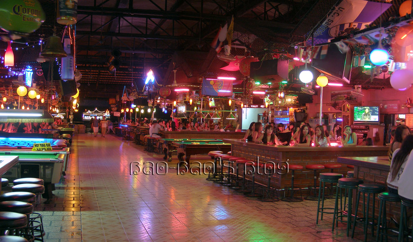 Bao-Bao's Blog: Night Panorama - Lady Bar, Pattaya