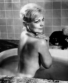 Kim Novak in The Notorious Landlady (1962) .
