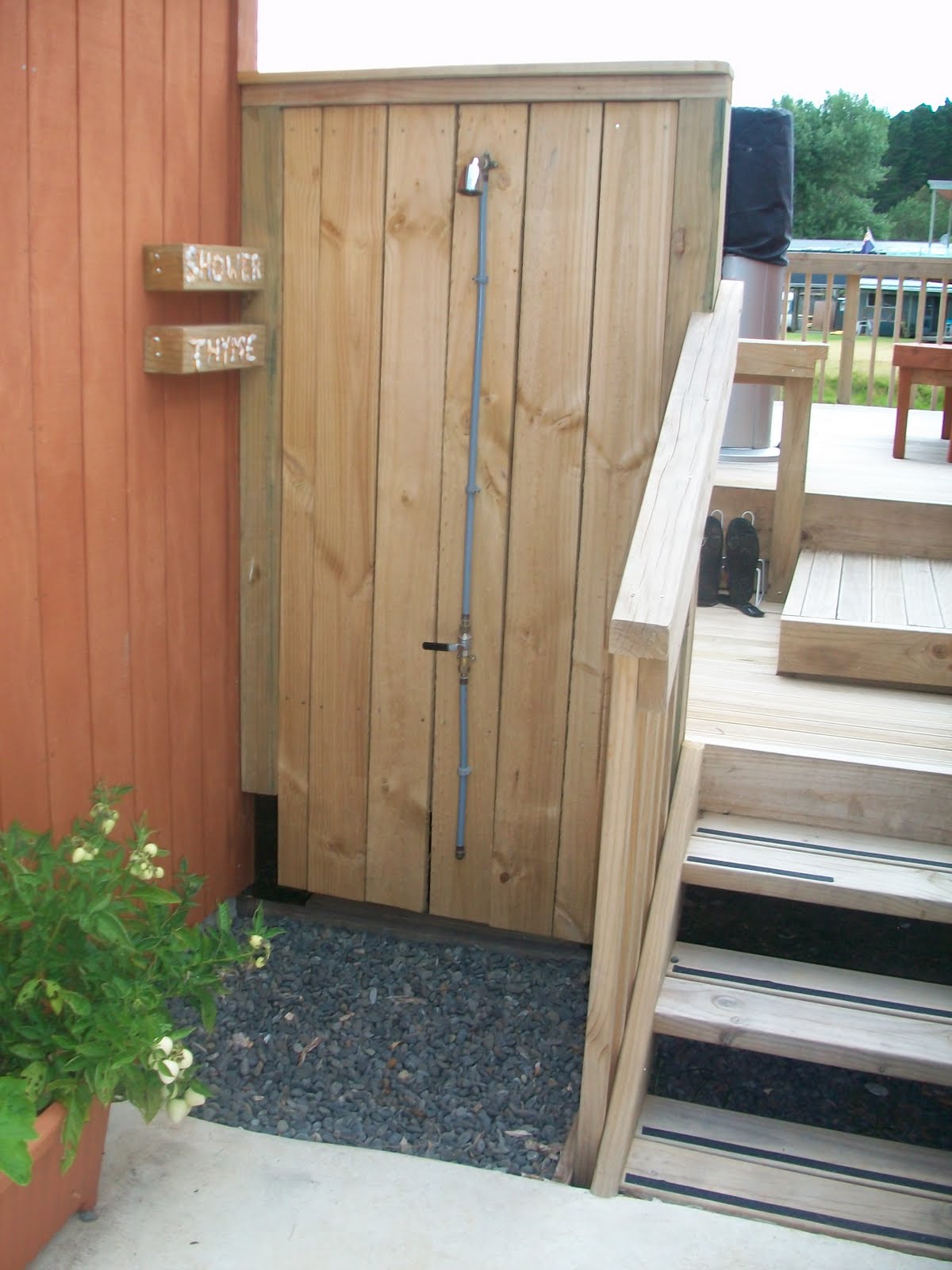 THYME COTTAGES OUTDOOR SHOWERS