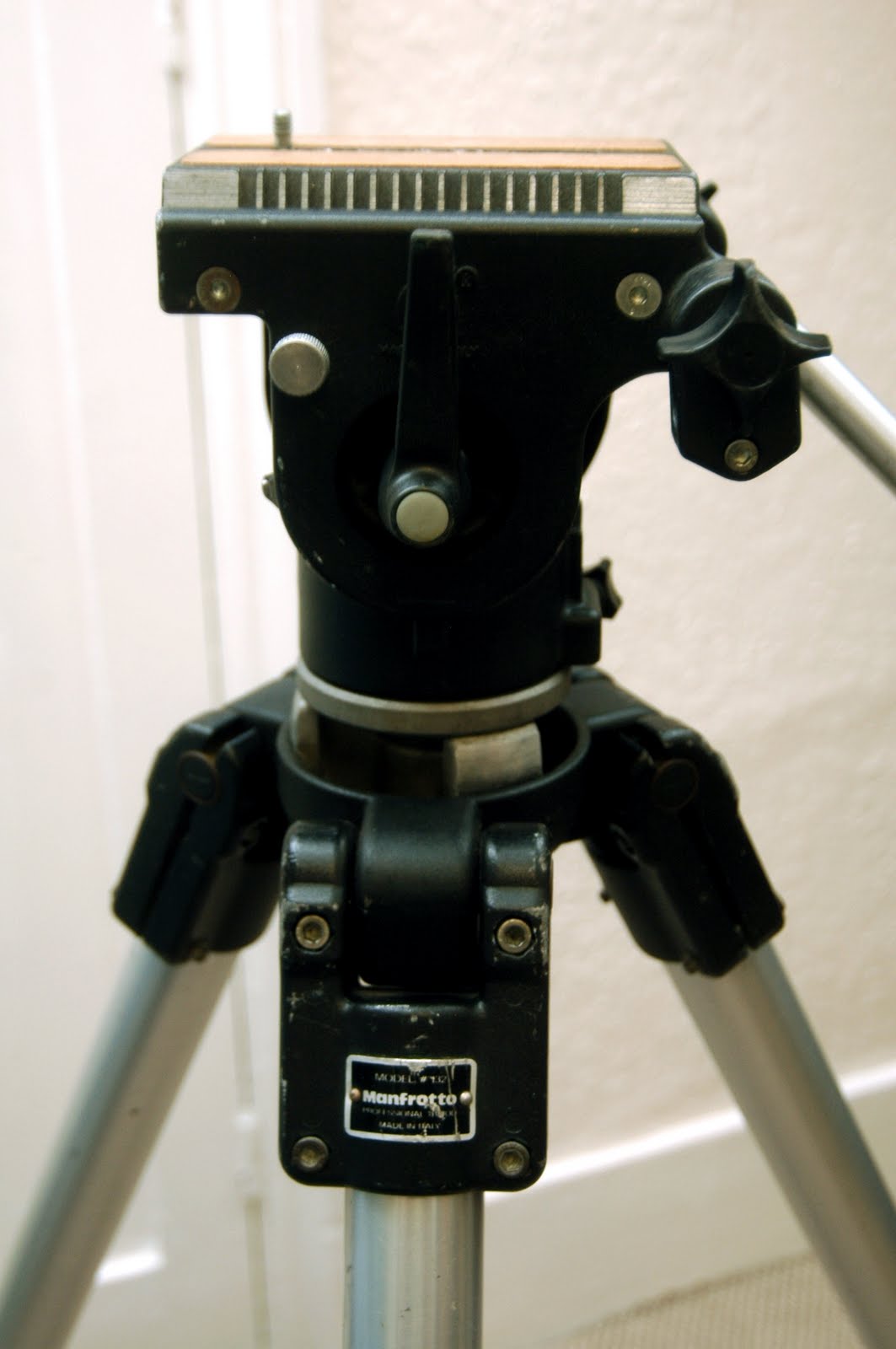 Lotus4386's eBay item Manfrotto 132 Heavy Duty Video Tripod + 116 Head