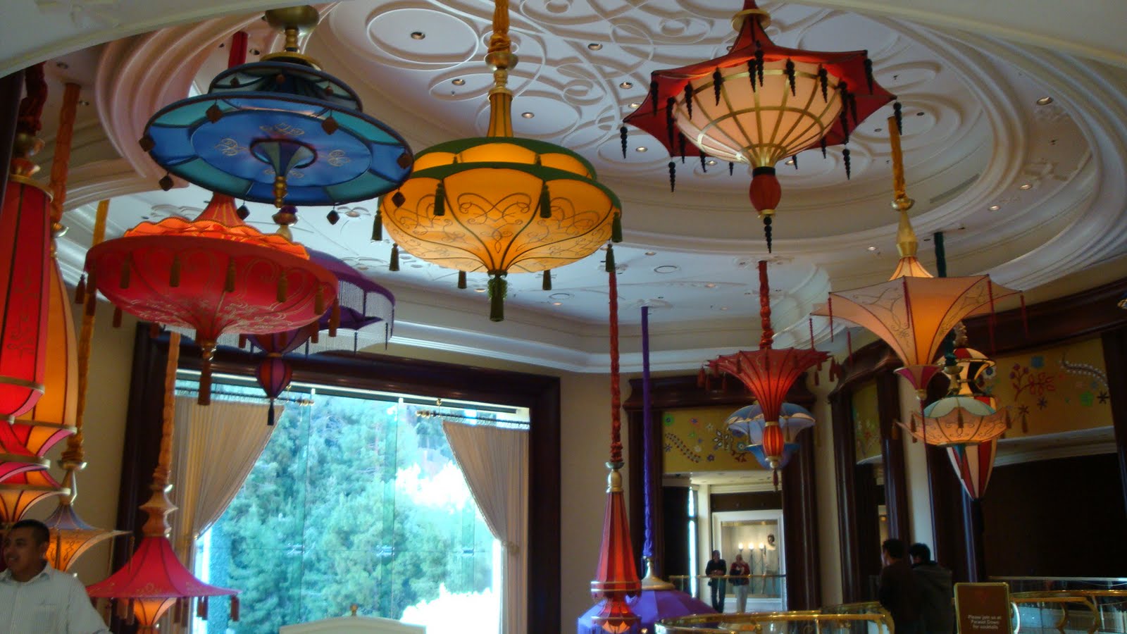 [Vegas+-+parasols.JPG]