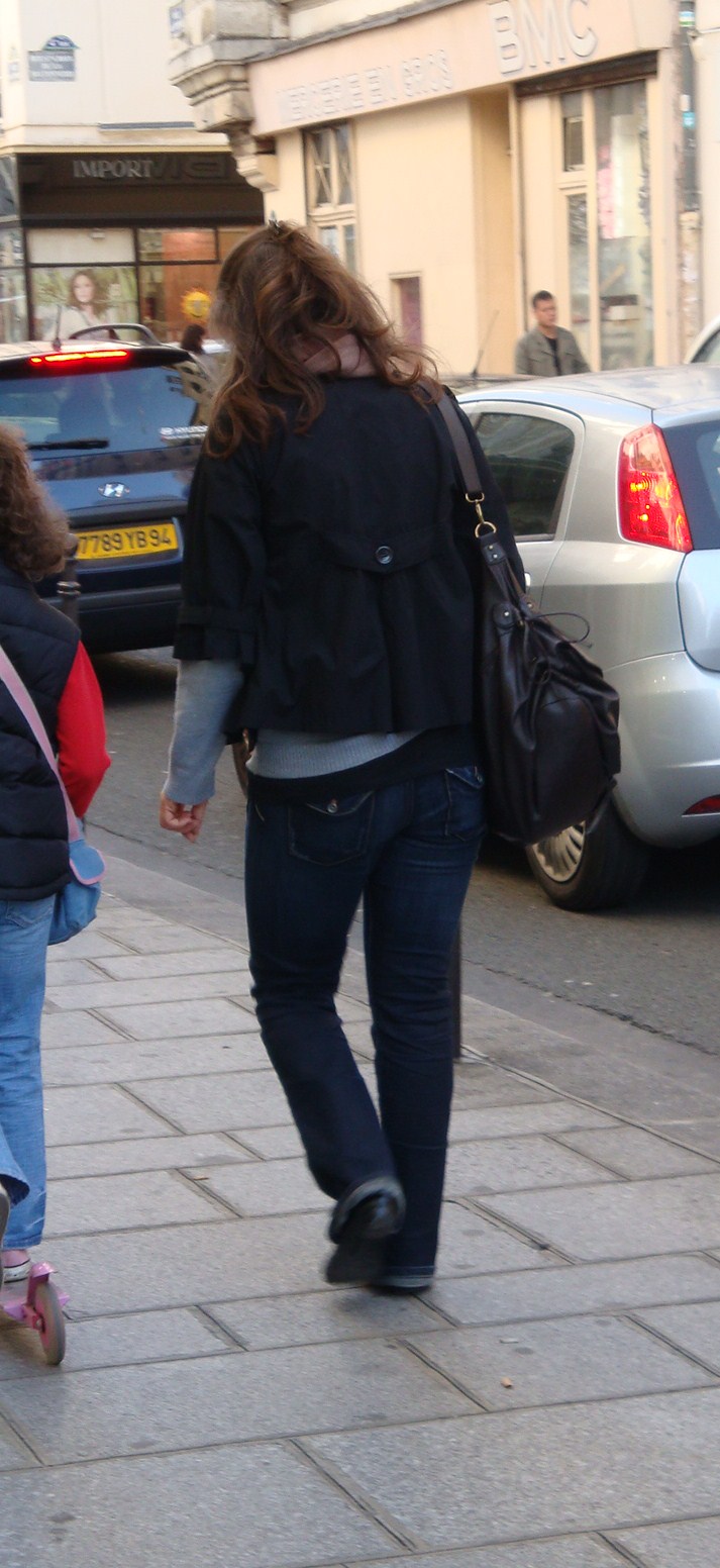 [Paris+-+rolled+pants+1.JPG]