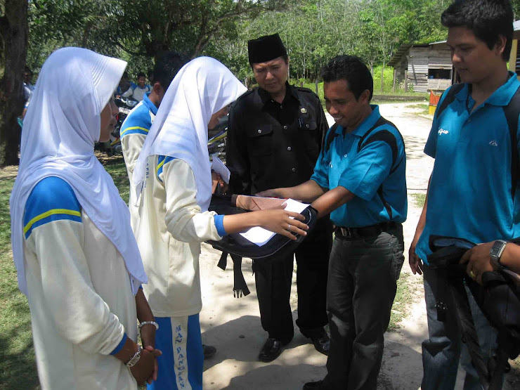 Pemberian Hadiah Siswa Berprestasi FASTPEM Tahun 2010