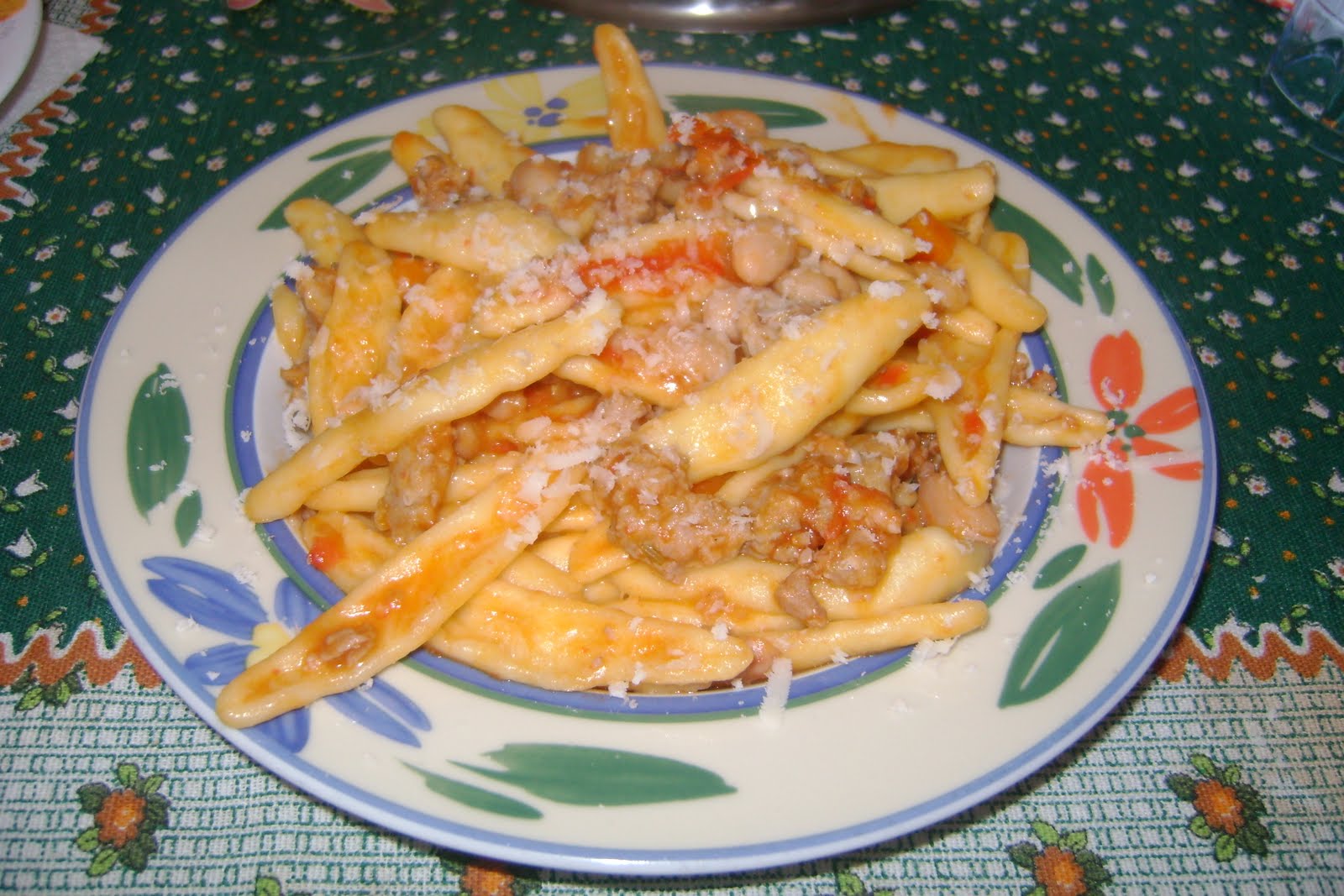 Un po' di zucchero Cortecce con salsiccia e fagioli