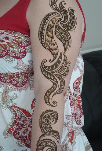 The henna tattoo designs are normally very complex and 