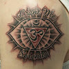 Hindu Om Tattoo Designs / Om Tattoo Meaning And Ideas For Spiritually Minded People : Hindu tattoos are one of the most traditional styles we can find and have a long history behind them.