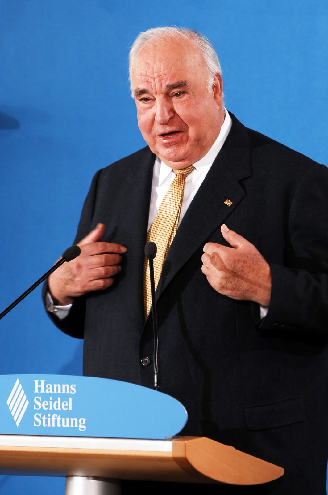 Helmut Kohl - WORLD FAMOUS PEOPLE