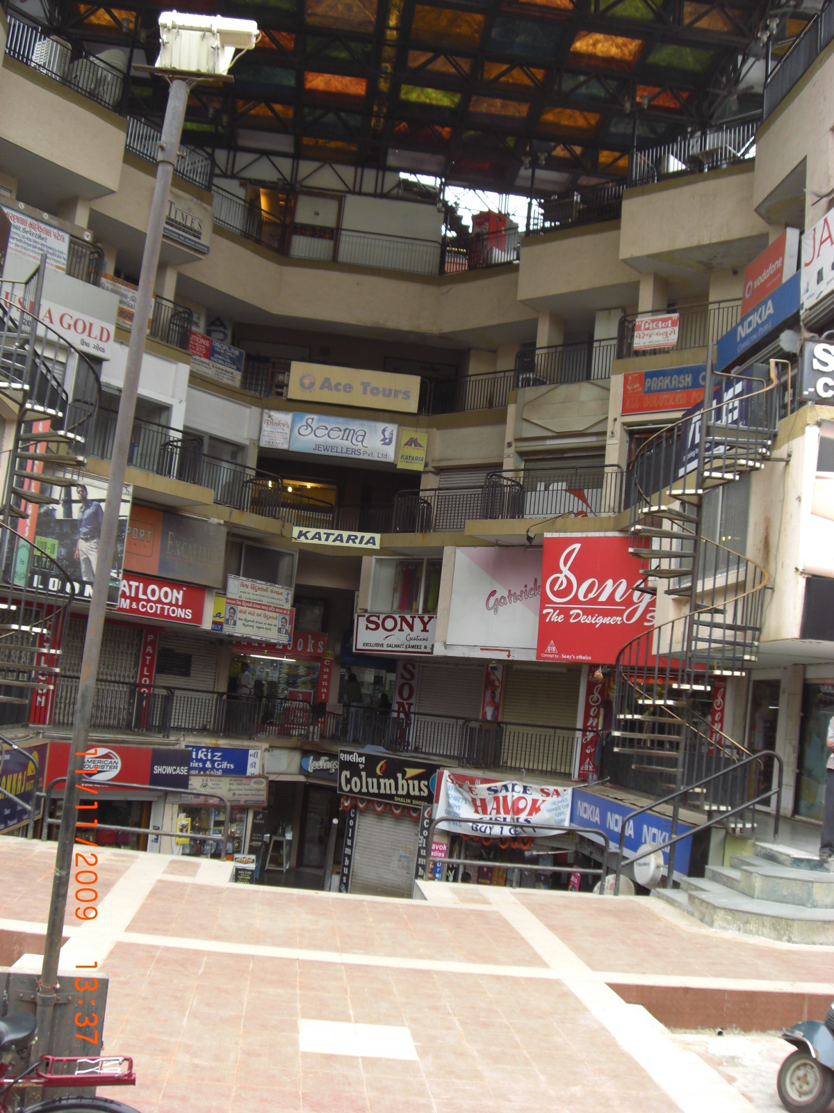 Ahmedabad threatens demolition of shops 'encroaching' on parking space