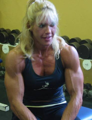 Cool Female Bodybuilders: Relaxed muscle girl in the gym