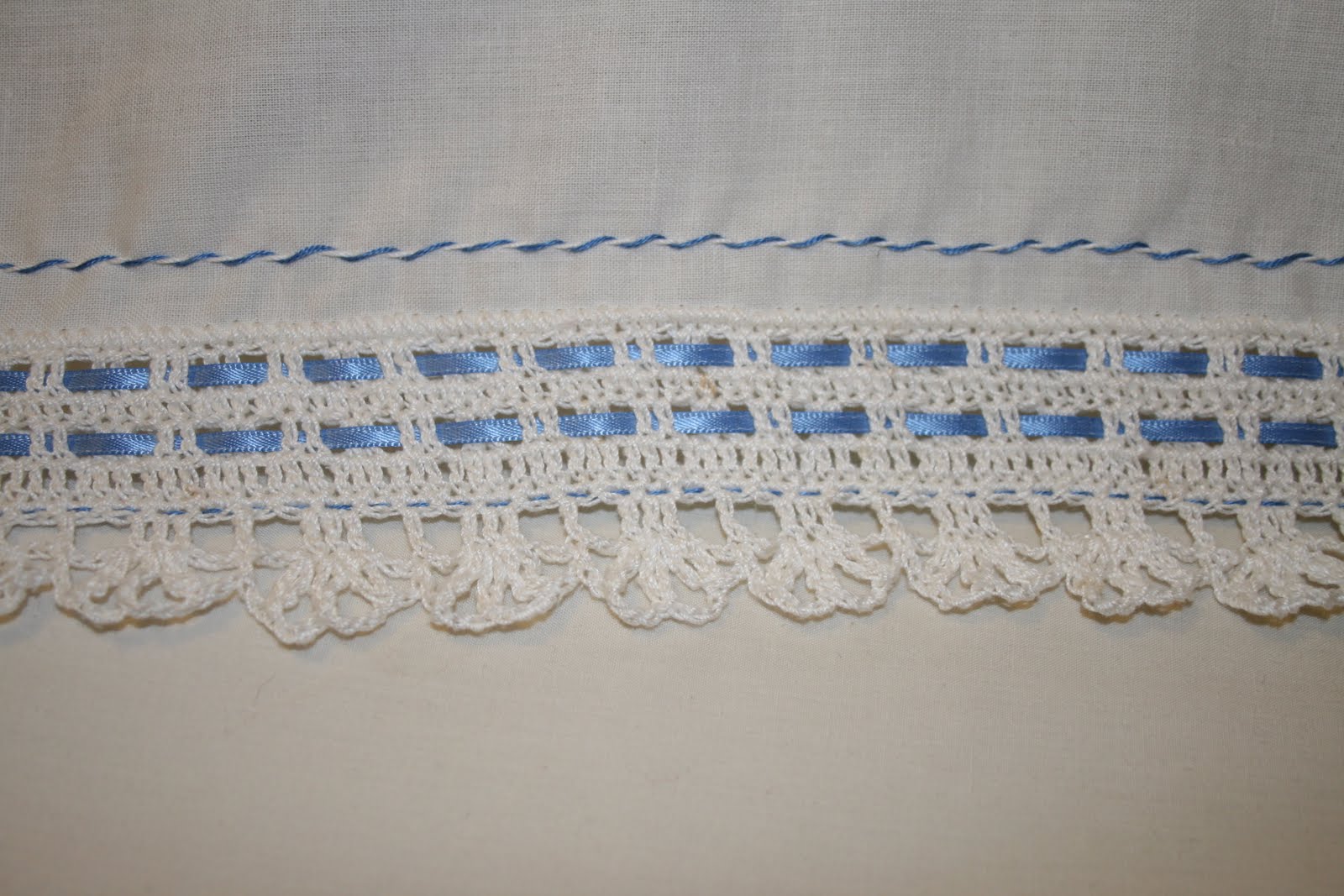 HOME MAKER Crochet Edging on a Pillowcase
