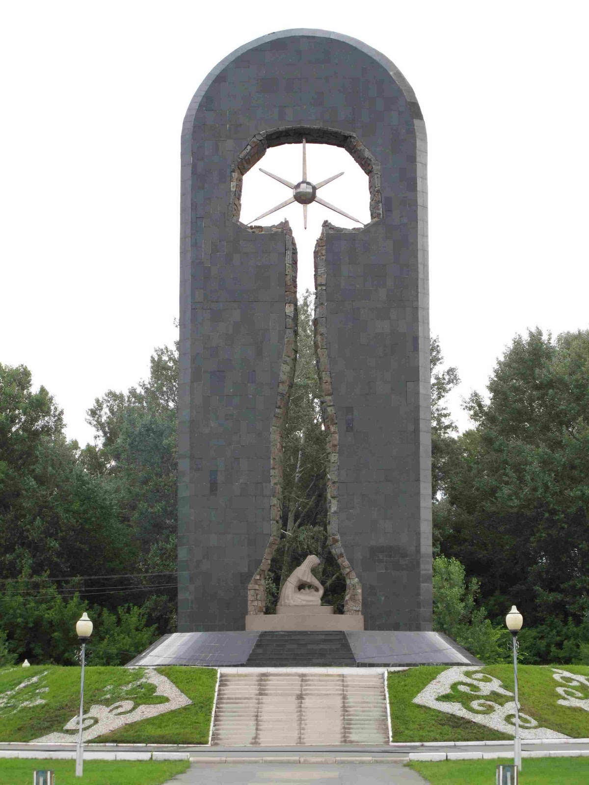 Nuclear memorial, Semey (Semipalatinsk) - Kazakhstan Mémorial des ...