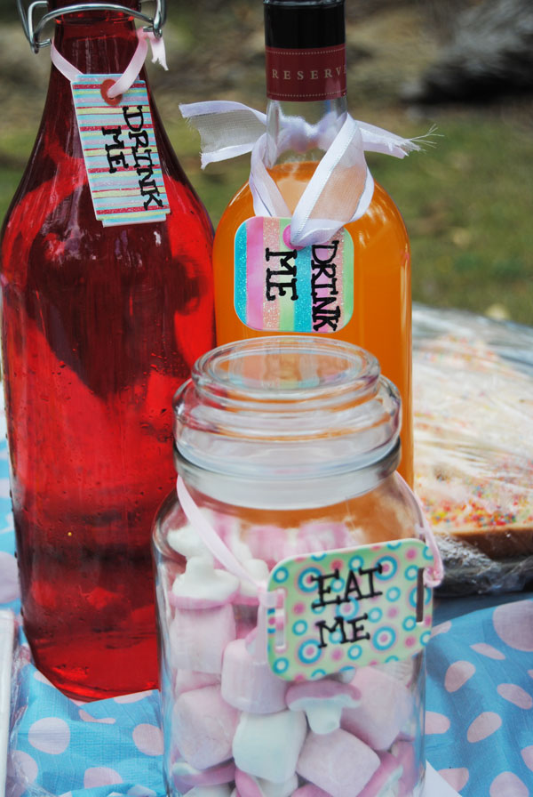 Sweet Little Parties: {real parties} Mad Hatters Tea Party!