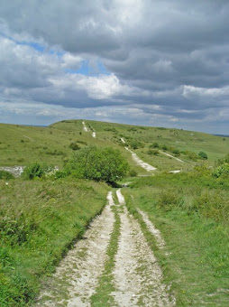 The start and end of the walk - on the left is the start, climbing up to Ivinghoe Beacon, and on the right ,looking for a place to wild camp as the sun goes down.