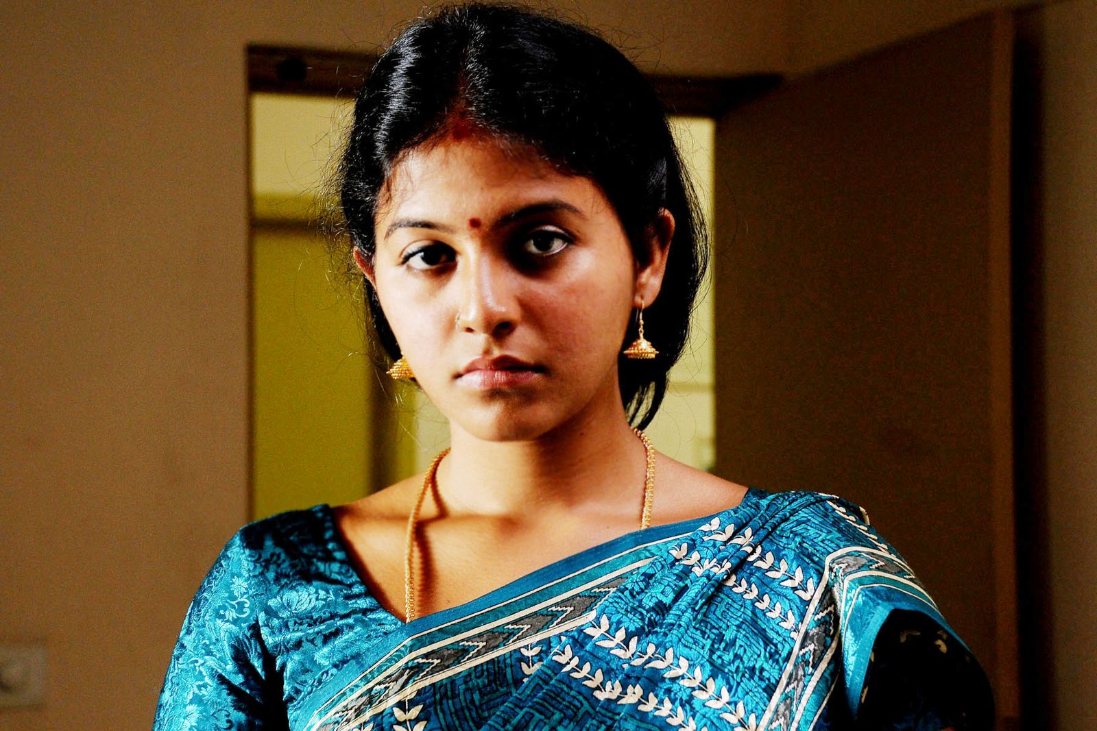 anjali stills in karungali tamil movie.