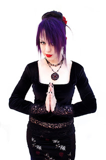 Wicked Mina, gothic prayer