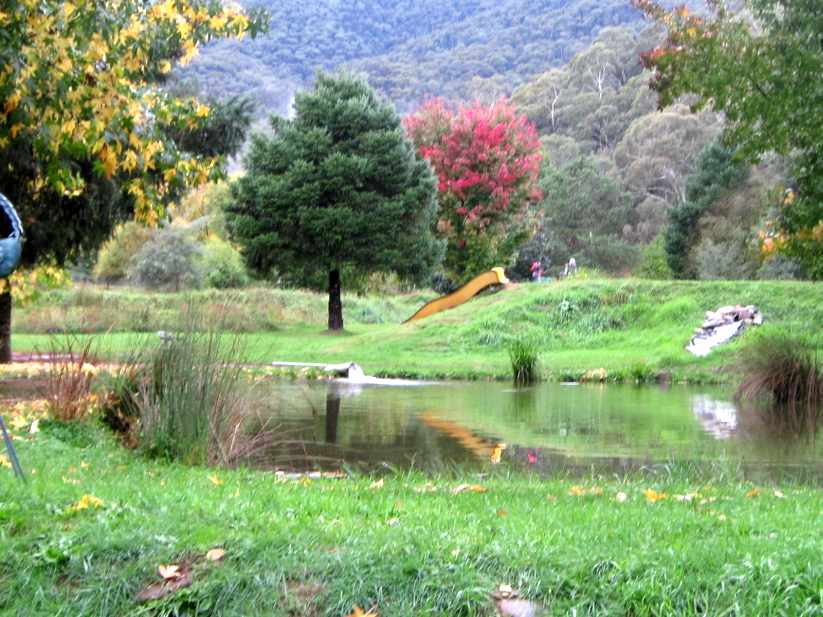 TRACKS, TRAILS AND COASTS NEAR MELBOURNE Harrietville in early autumn
