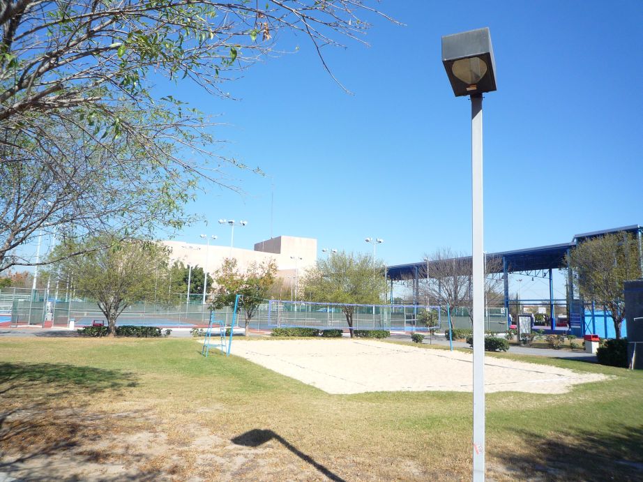 [campus_13.jpg]