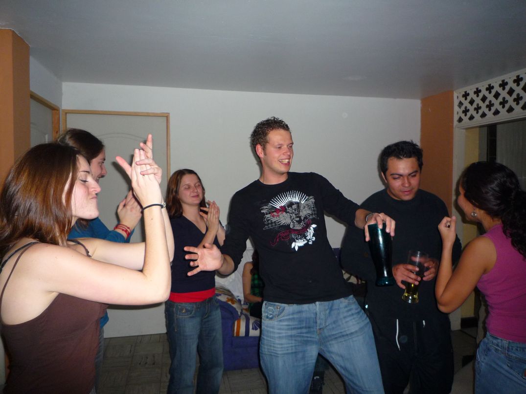 [party_fr_02.jpg]