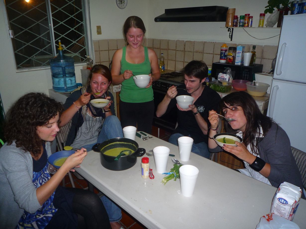 [int_dinner_01.jpg]