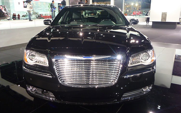 2011 Chrysler 300 Grilles De Calandre Et Hybride Au Programme