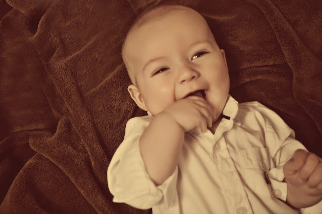 http://2.bp.blogspot.com/_9pHJ1FEb-fc/TP45ezsRnKI/AAAAAAAAAIU/AVnfbkit0DE/s530/Adorable+Laughing+Baby+Photo+-+Artworks+Tulsa+Photography.jpg