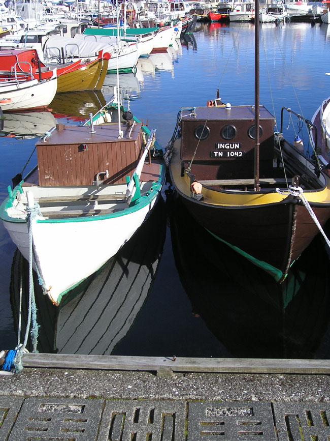 [torshavn+boats+reflection.jpg]