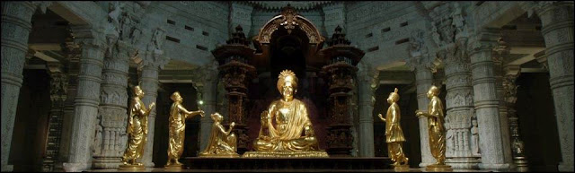 Idol of Lord Swaminarayan at Akshardham Temple in Delhi