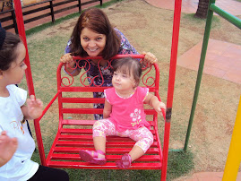 Eu e a vovó brincando no parquinho!
