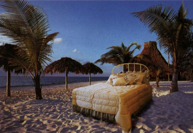 [bed+op+strand.jpg]